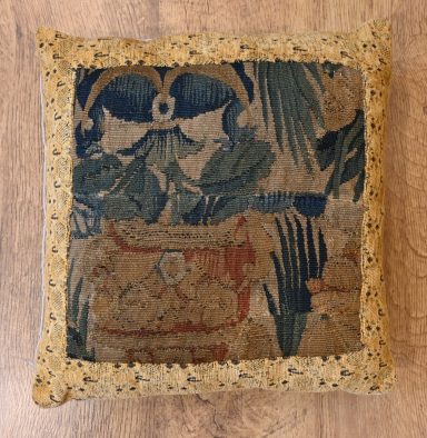 Coussin en Tapisserie des Flandre Coussin en Tapisserie des Flandre