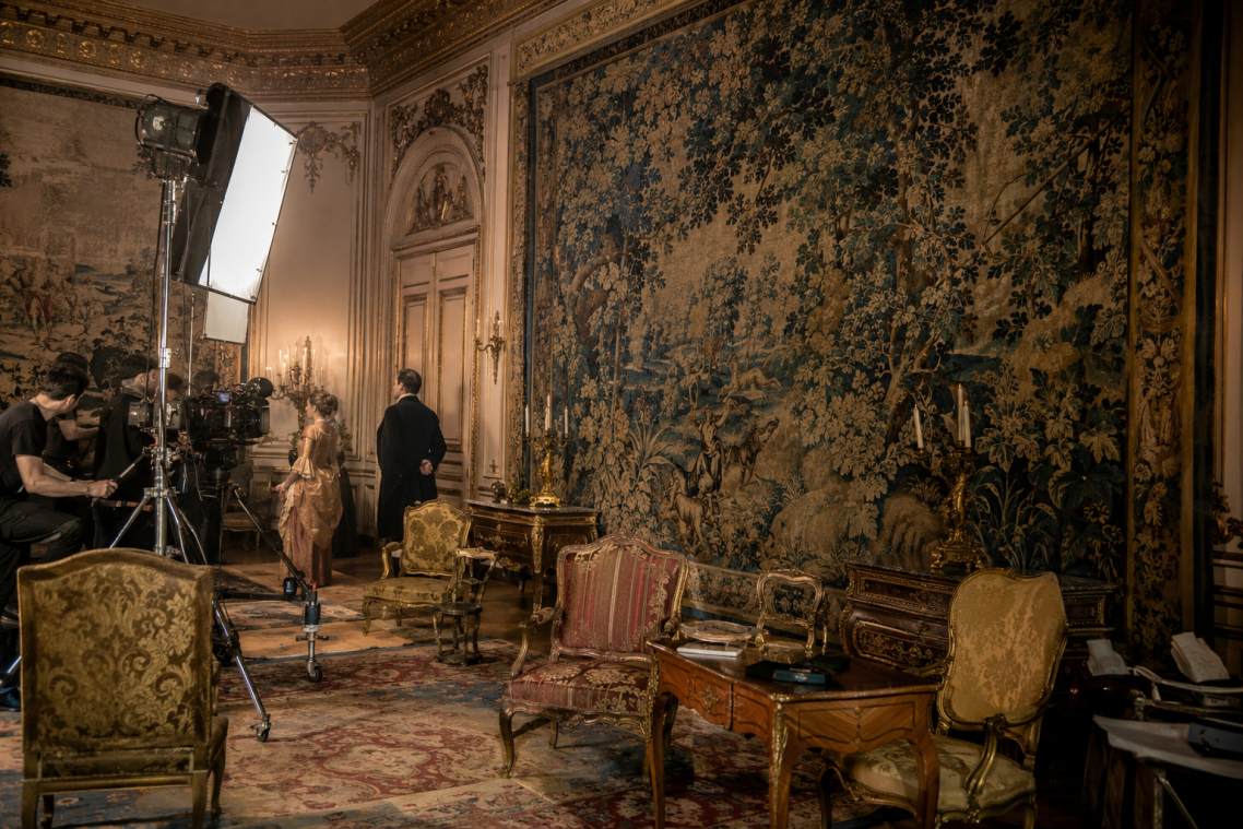 Location de Tapisserie Ancienne et Moderne pour Film à Paris | Galerie Lissier Location de Tapisserie Ancienne et Moderne pour Film à Paris | Galerie Lissier