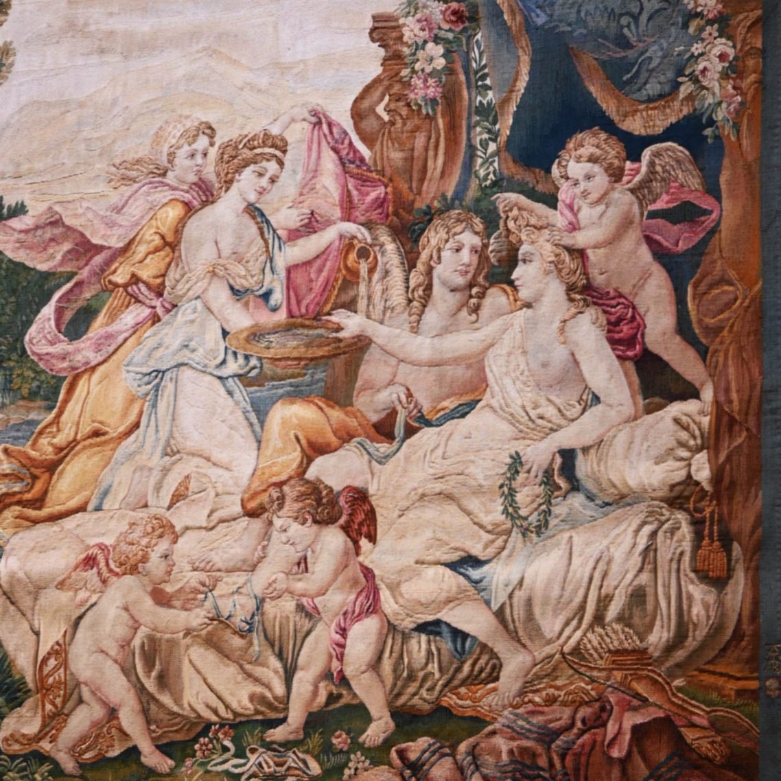 Tapisserie Aubusson | Diane servie par les nymphes et putti