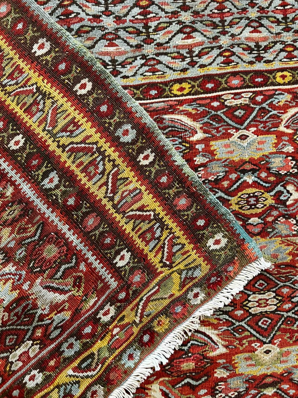 Kilims authentiques : des tapis tissés à la main | Expertise Kilims authentiques : des tapis tissés à la main | Expertise